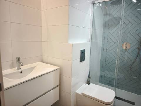 Apartamento T3 remodelado, em Almada,Cacilhas.