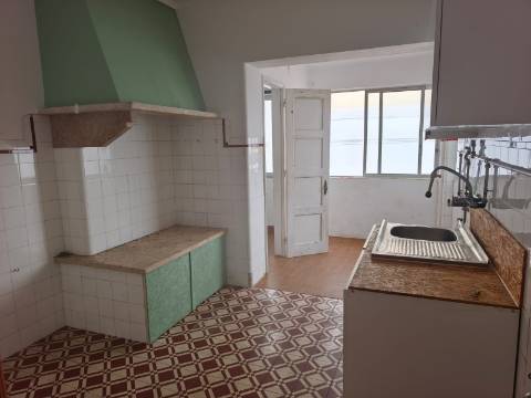 Apartamento T2 em Almada,