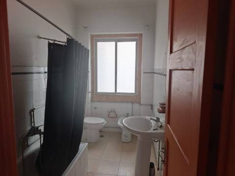 Apartamento T2 em Almada,