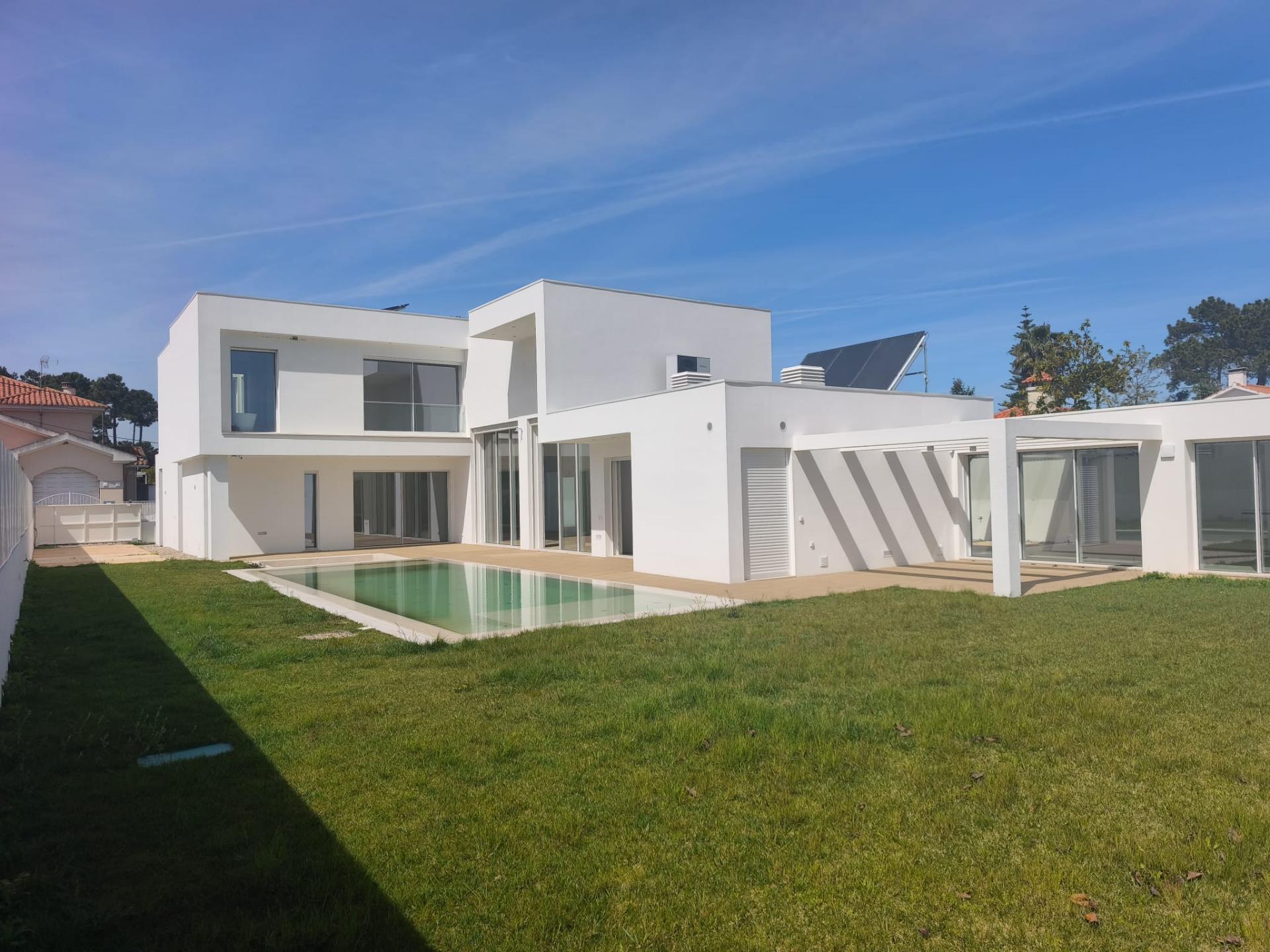 Moradia nova V4 , na Verdizela, Corroios.