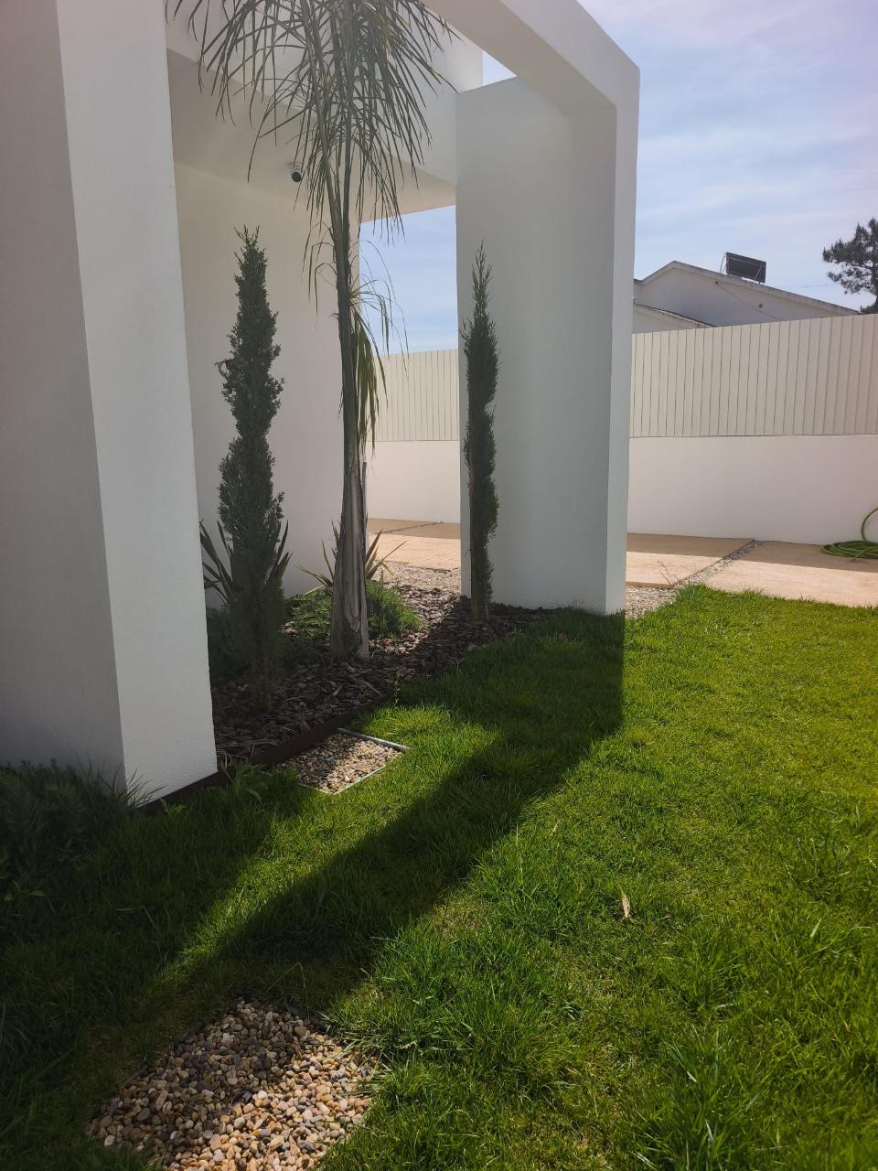 Moradia nova V4 , na Verdizela, Corroios.