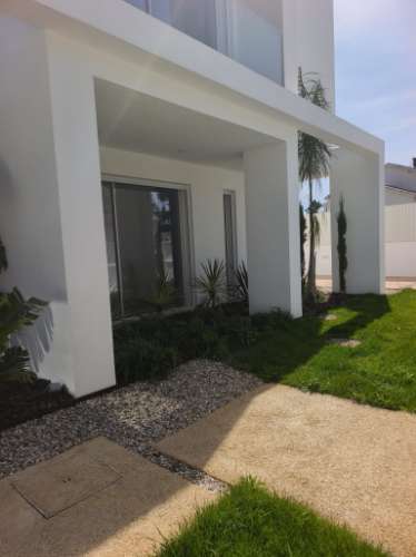 Moradia nova V4 , na Verdizela, Corroios.