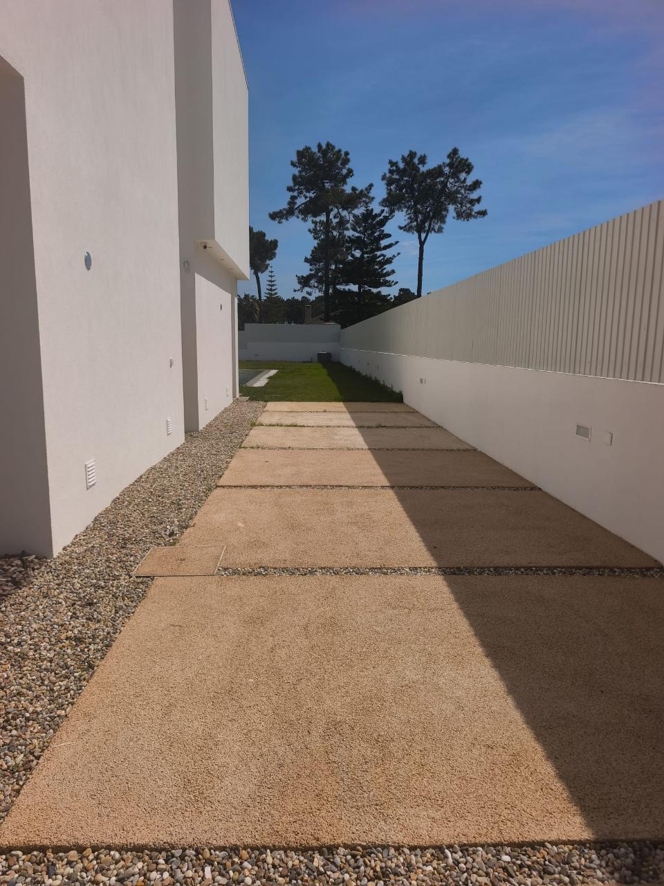 Moradia nova V4 , na Verdizela, Corroios.