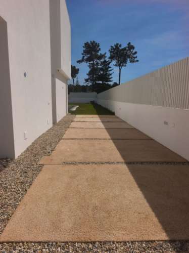 Moradia nova V4 , na Verdizela, Corroios.