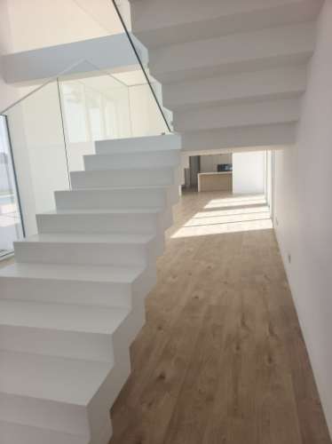 Moradia nova V4 , na Verdizela, Corroios.