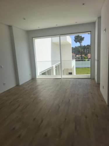 Moradia nova V4 , na Verdizela, Corroios.