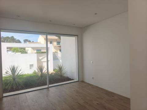 Moradia nova V4 , na Verdizela, Corroios.