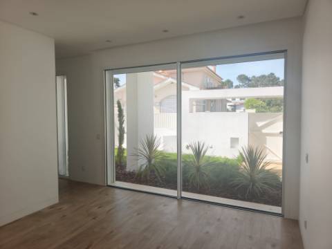 Moradia nova V4 , na Verdizela, Corroios.