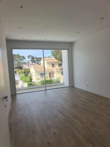 Moradia nova V4 , na Verdizela, Corroios.