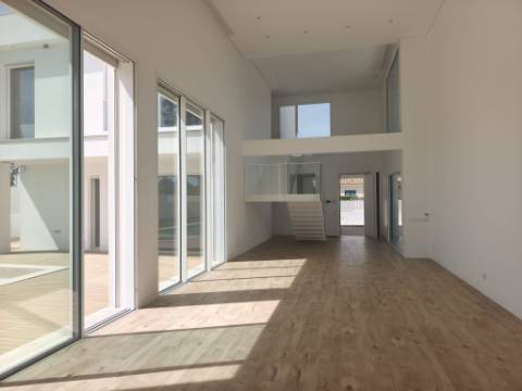 Moradia nova V4 , na Verdizela, Corroios.