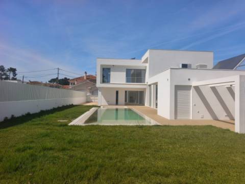 Moradia nova V4 , na Verdizela, Corroios.