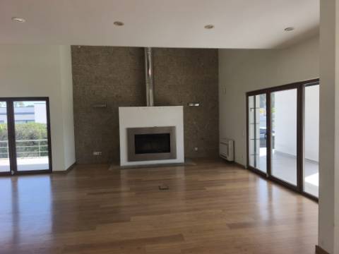 Moradia Isolada V4+3 na Verdizela - Entre o Mar e o Golfe