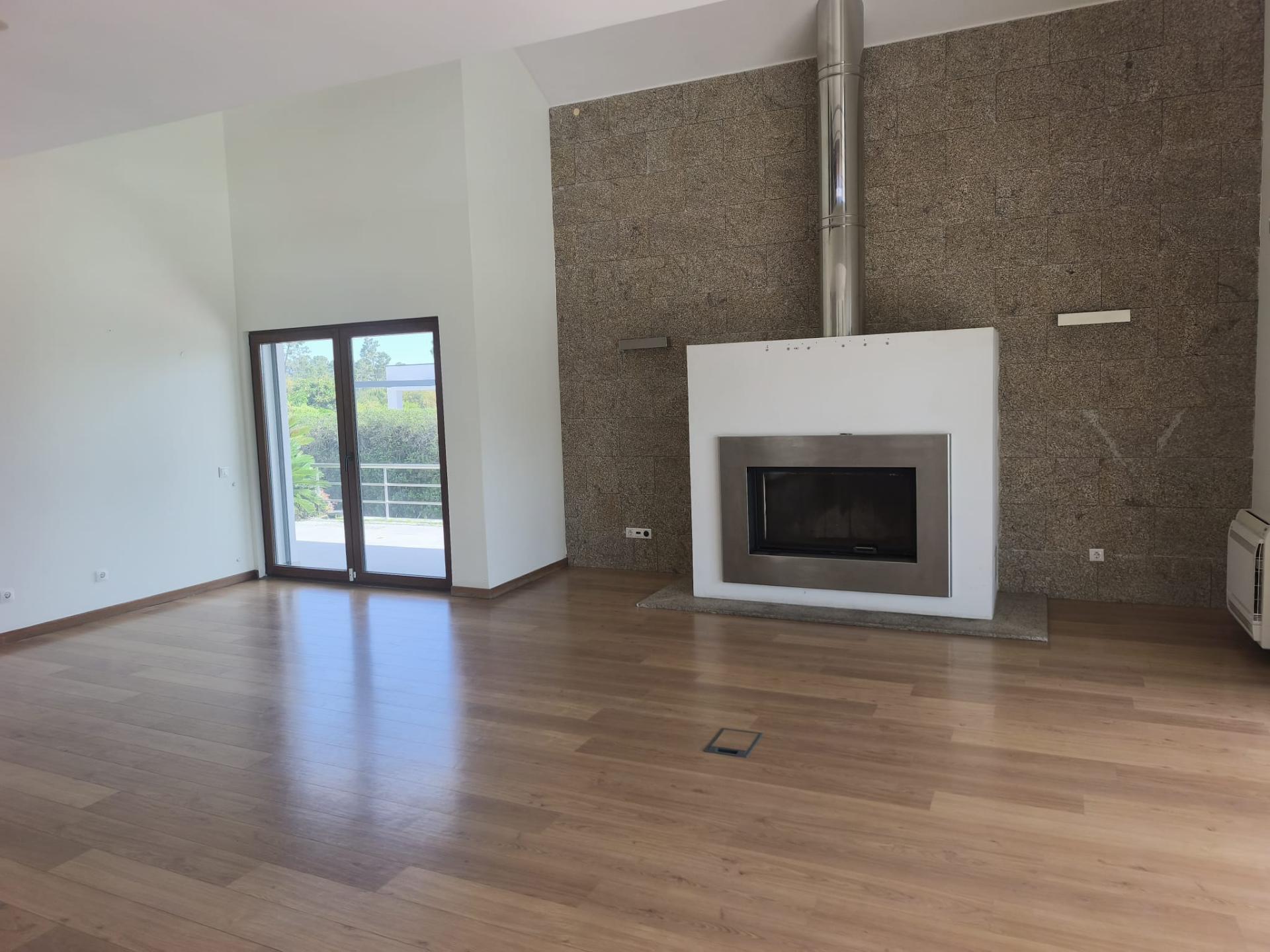 Moradia Isolada V4+3 na Verdizela - Entre o Mar e o Golfe