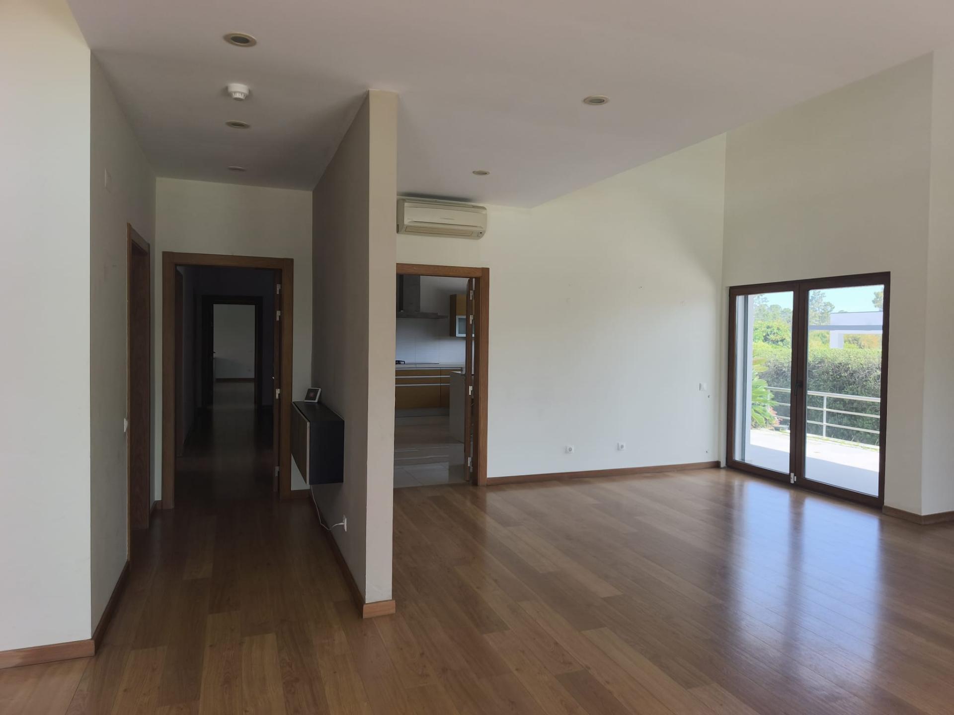 Moradia Isolada V4+3 na Verdizela - Entre o Mar e o Golfe