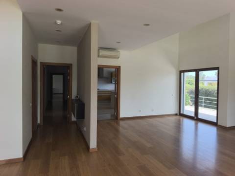 Moradia Isolada V4+3 na Verdizela - Entre o Mar e o Golfe