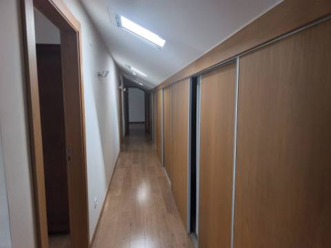 Moradia Isolada V4+3 na Verdizela - Entre o Mar e o Golfe