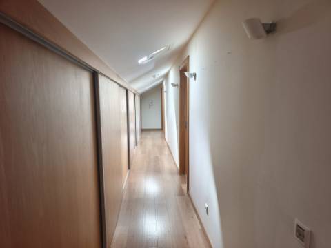 Moradia Isolada V4+3 na Verdizela - Entre o Mar e o Golfe