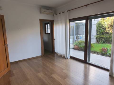 Moradia Isolada V4+3 na Verdizela - Entre o Mar e o Golfe