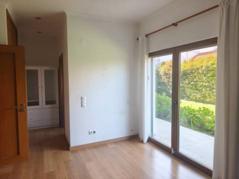 Moradia Isolada V4+3 na Verdizela - Entre o Mar e o Golfe