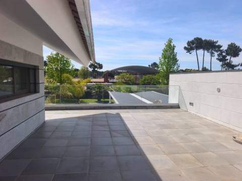 Moradia Isolada V4+3 na Verdizela - Entre o Mar e o Golfe