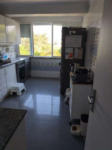 Excelente apartamento T2+2, localizado no Laranjeiro, na Rua Filipe Folque,