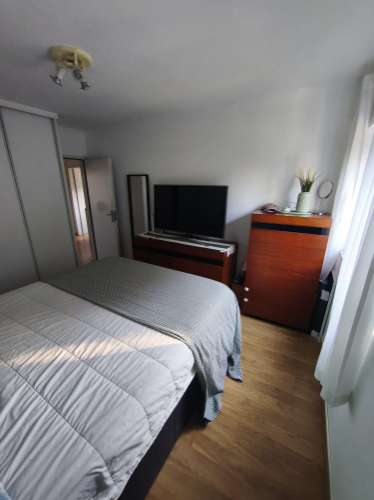 Excelente apartamento T2+2, localizado no Laranjeiro, na Rua Filipe Folque,