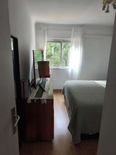 Excelente apartamento T2+2, localizado no Laranjeiro, na Rua Filipe Folque,
