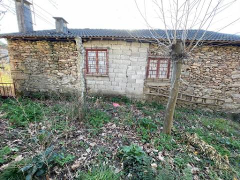 Moradia T4 em Chacim, Cabeceiras de Basto