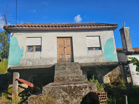 Moradia para restauro, lugar de Leiradas, Cabeceiras de Basto