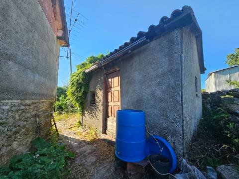 Moradia para restauro, lugar de Leiradas, Cabeceiras de Basto