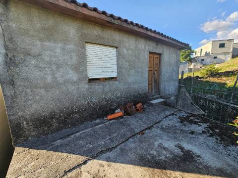 Moradia para restauro, lugar de Leiradas, Cabeceiras de Basto