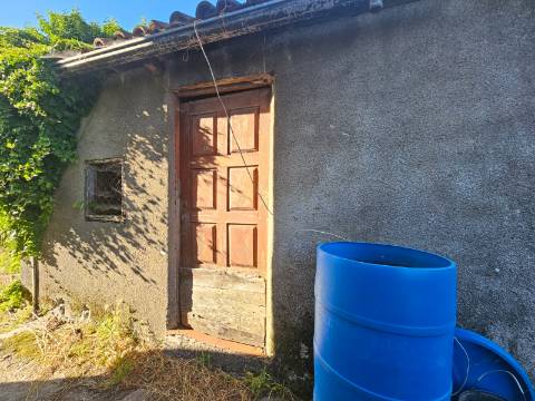Moradia para restauro, lugar de Leiradas, Cabeceiras de Basto