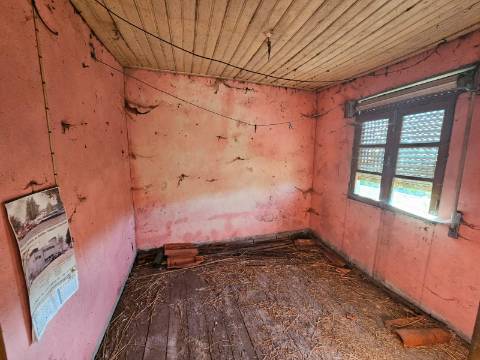 Moradia para restauro, lugar de Leiradas, Cabeceiras de Basto