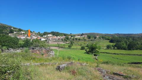 Ruína em pedra para restauro, em Vilar de Cunhas, Cabeceiras de Basto