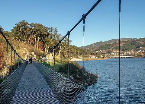 Ruína em pedra para restauro, em Vilar de Cunhas, Cabeceiras de Basto
