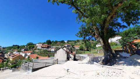 Ruína em pedra para restauro, em Vilar de Cunhas, Cabeceiras de Basto