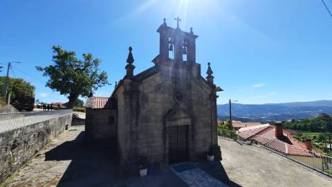 Ruína em pedra para restauro, em Vilar de Cunhas, Cabeceiras de Basto
