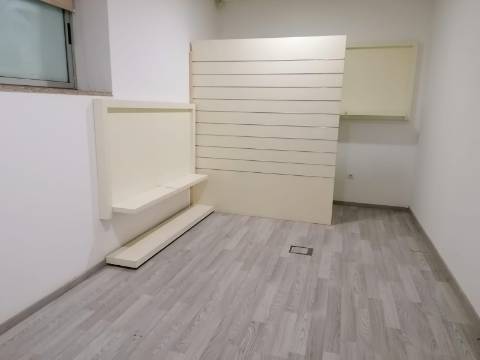 Loja no centro da Vila com garagem, Cabeceiras de Basto