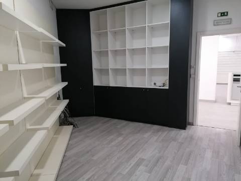 Loja no centro da Vila com garagem, Cabeceiras de Basto