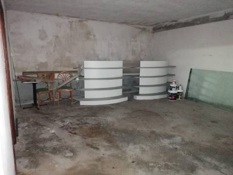 Loja no centro da Vila com garagem, Cabeceiras de Basto