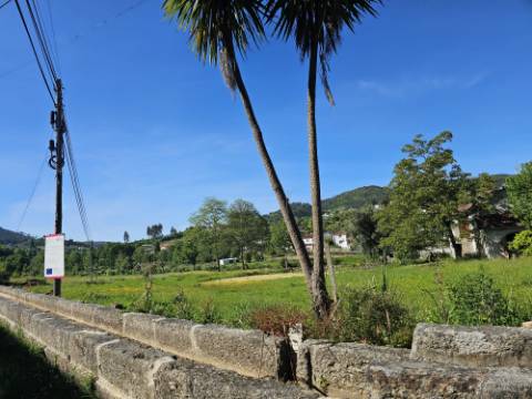 Terreno plano com 1.839m² para construção, em São Nicolau, Cabeceiras de Basto