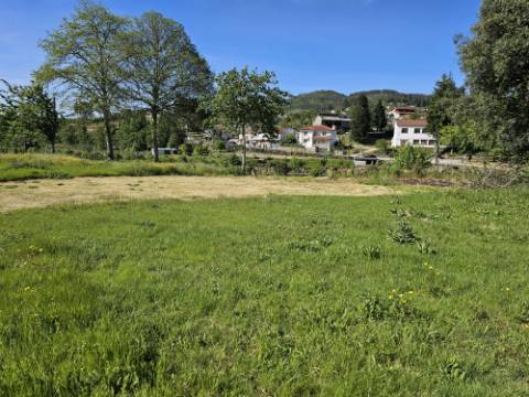 Terreno plano com 1.839m² para construção, em São Nicolau, Cabeceiras de Basto