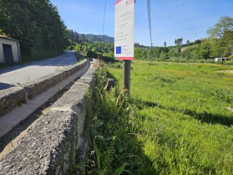 Terreno plano com 1.839m² para construção, em São Nicolau, Cabeceiras de Basto