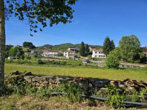 Terreno plano com 1.839m² para construção, em São Nicolau, Cabeceiras de Basto