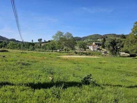 Terreno plano com 1.839m² para construção, em São Nicolau, Cabeceiras de Basto