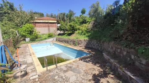 Moradia T3 com piscina, Lugar de Água Redonda, em Cabeceiras de Bato