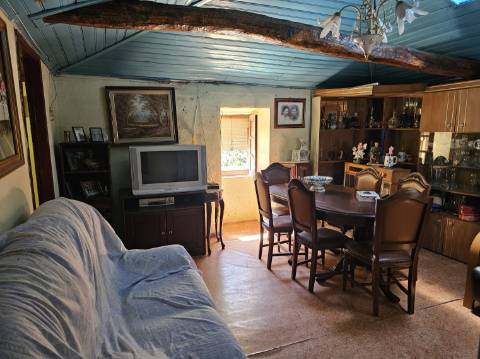 Moradia T3 com piscina, Lugar de Água Redonda, em Cabeceiras de Bato