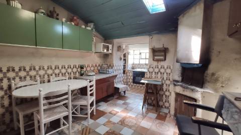 Moradia T3 com piscina, Lugar de Água Redonda, em Cabeceiras de Bato