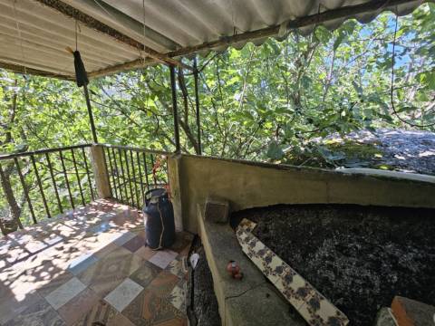 Moradia T3 com piscina, Lugar de Água Redonda, em Cabeceiras de Bato