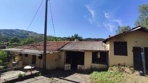 Moradia T3 com piscina, Lugar de Água Redonda, em Cabeceiras de Bato